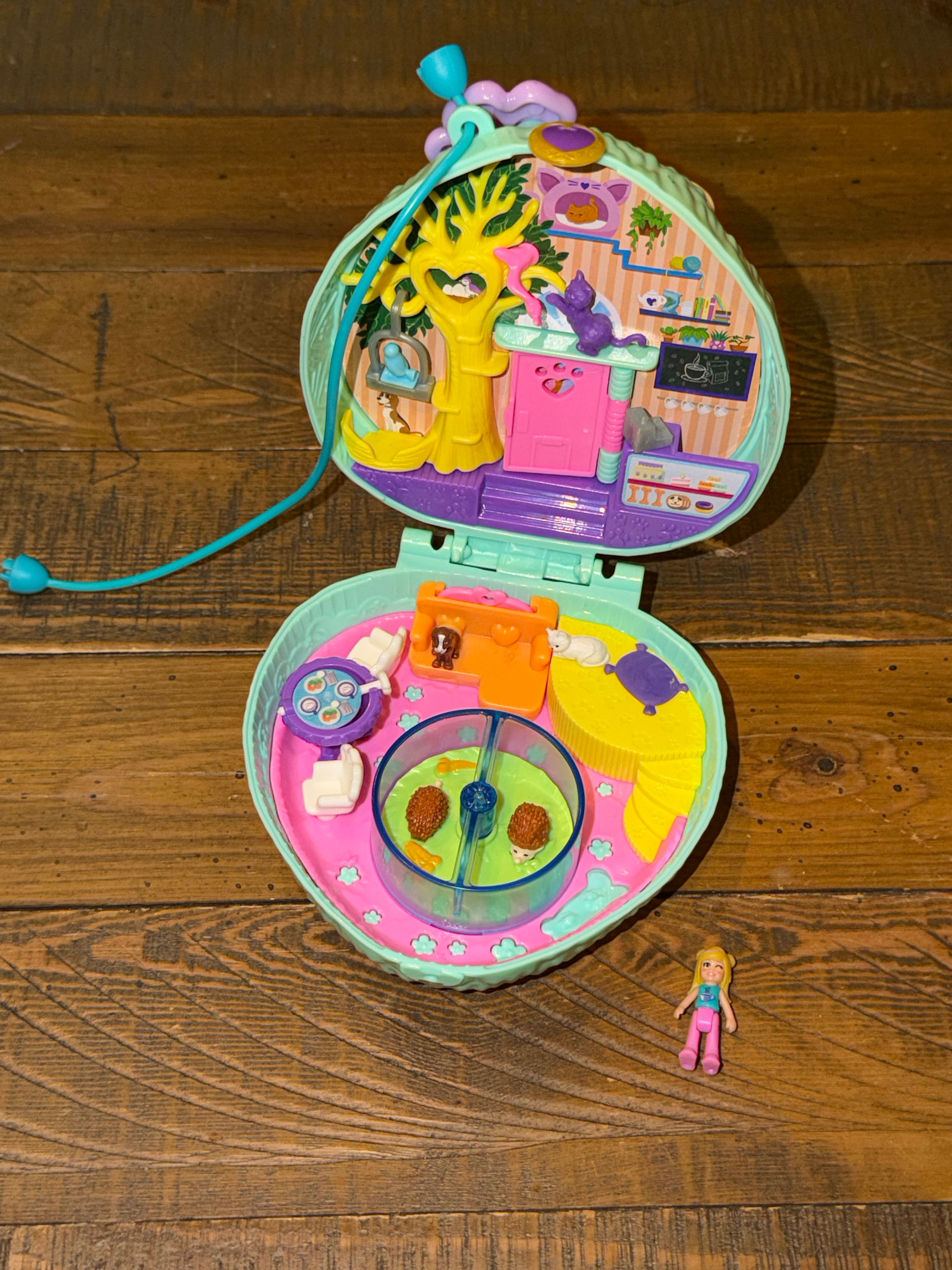 Polly Pocket Hedgehog Cafe Compact - Image 2