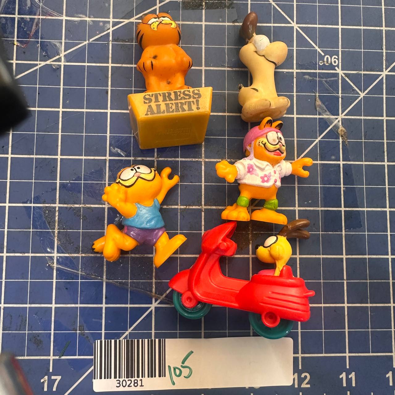 Vintage Garfield PVC Figure Lot 105