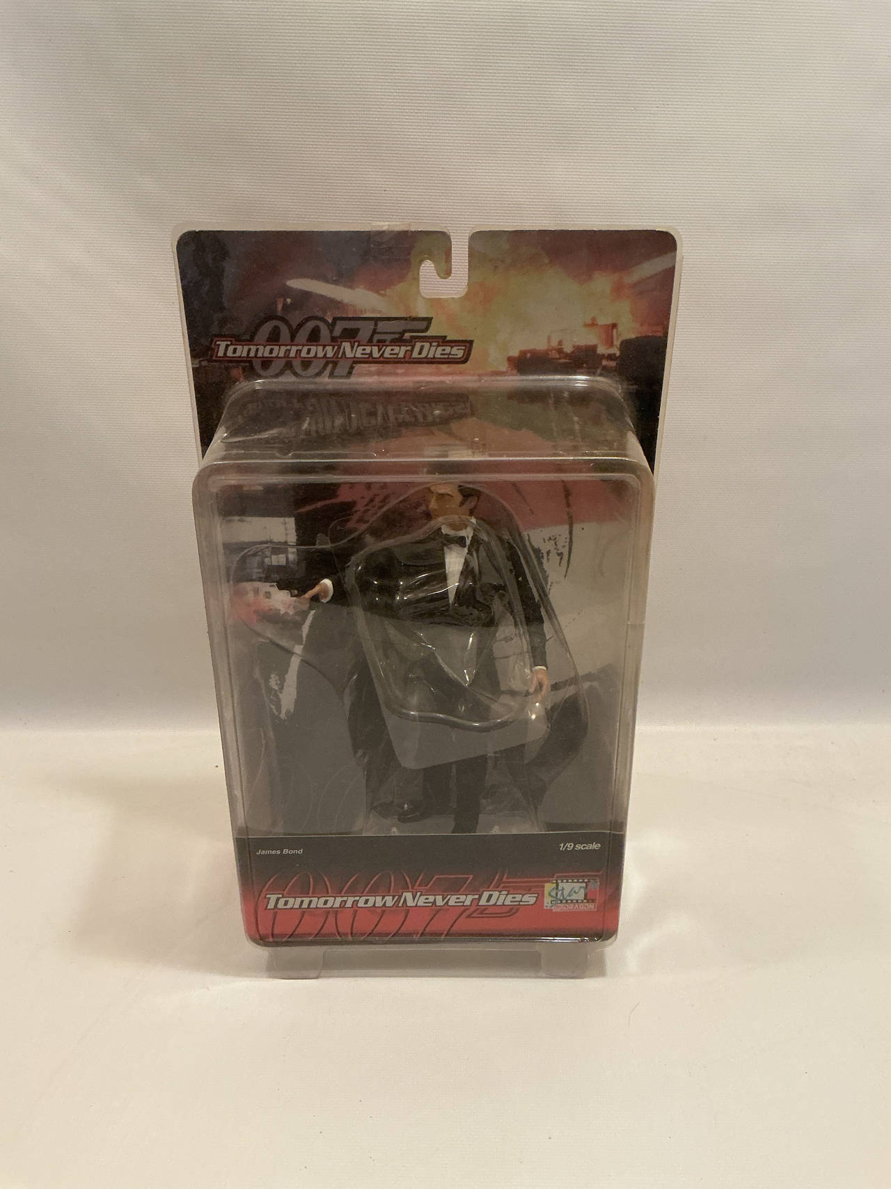 Exclusive Premier James Bond Tomorrow Never Dies 1/9 Scale Figure