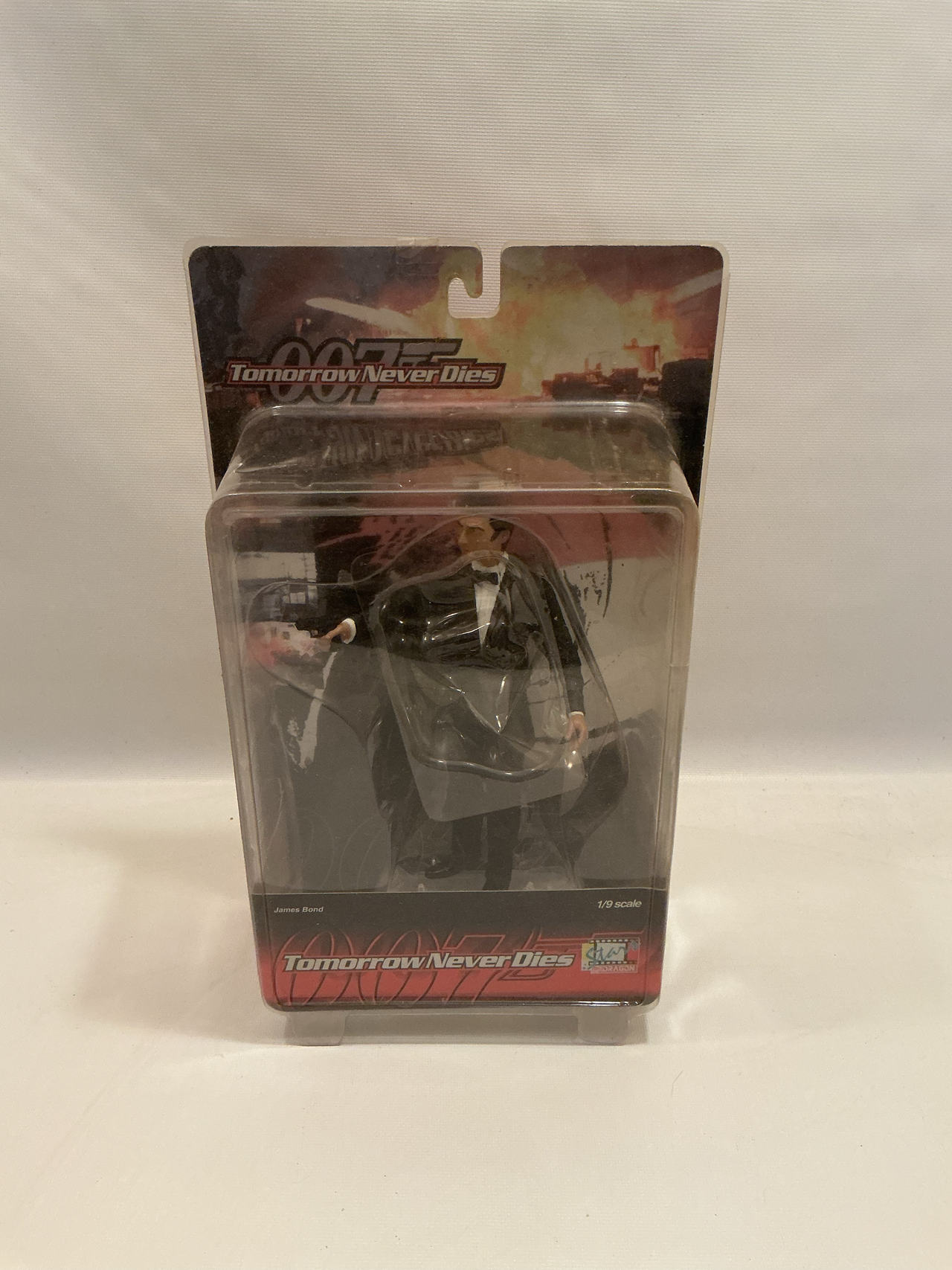 Exclusive Premier James Bond Tomorrow Never Dies 1/9 Scale Figure