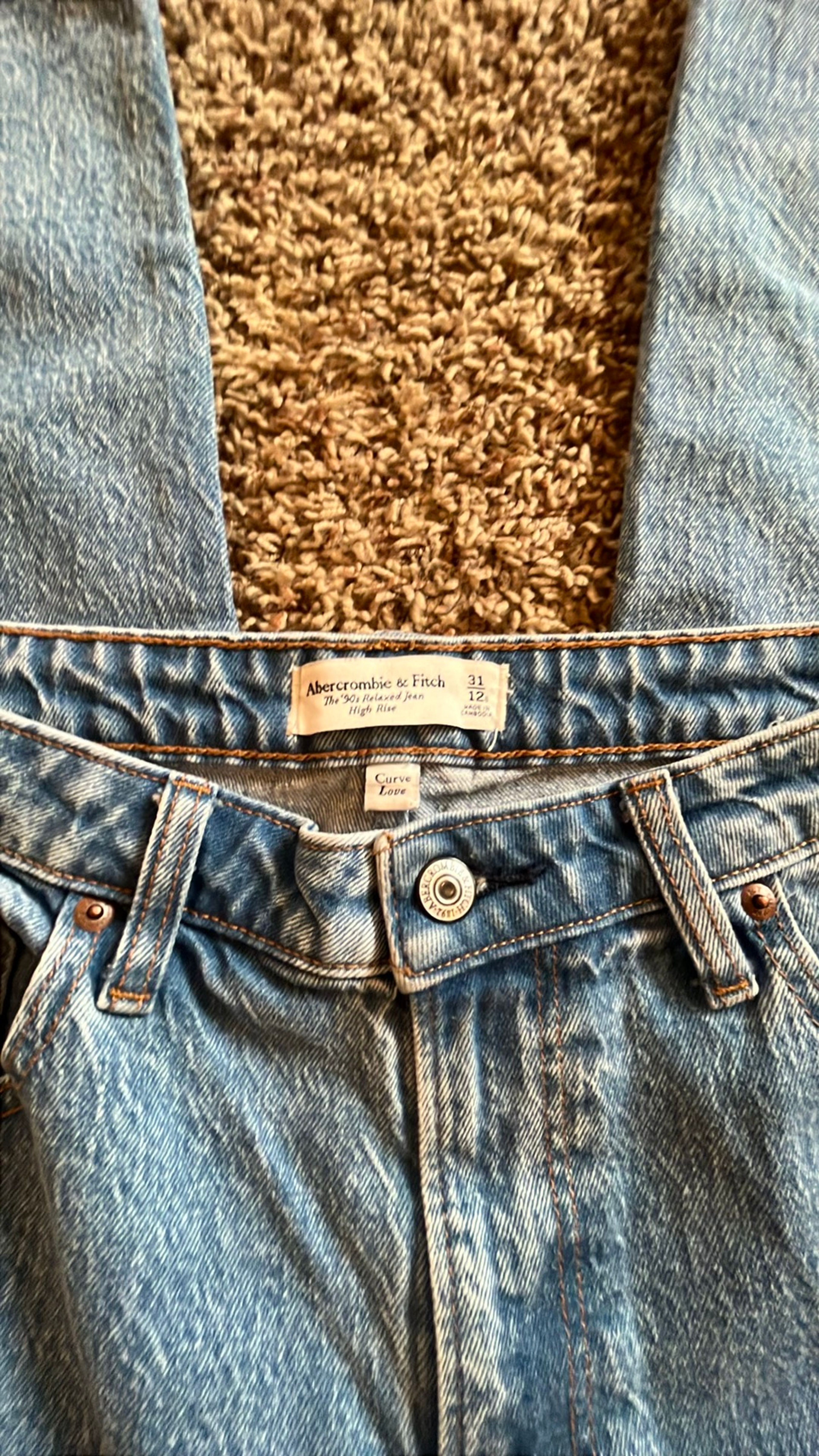 Abercrombie & Fitch 90s Ultra High Rise Straight Jeans 31/12s like new! - Image 2