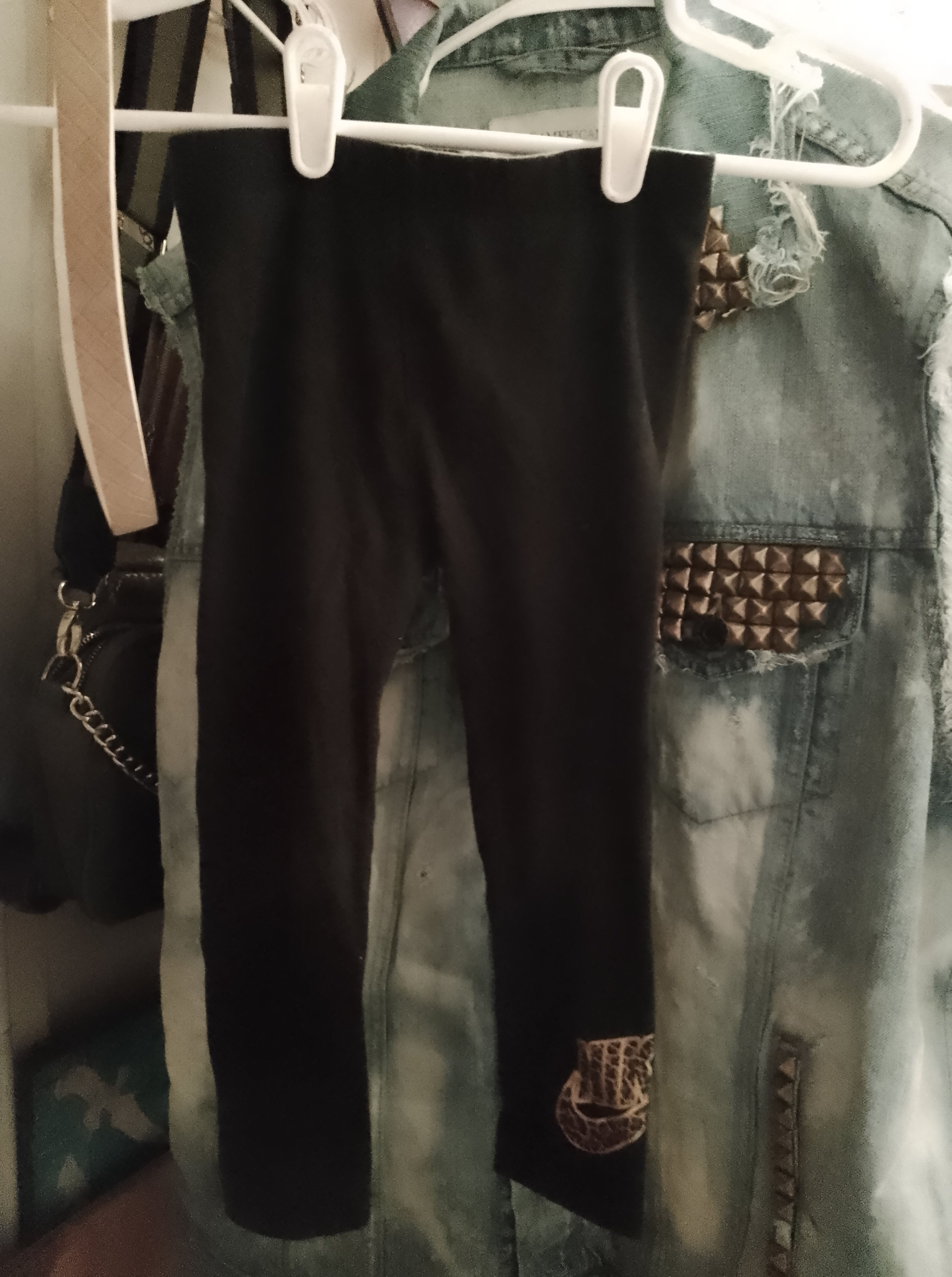 Nike Girl's 4T Girls Black Leggings with Gold Nike Swoosh Logo