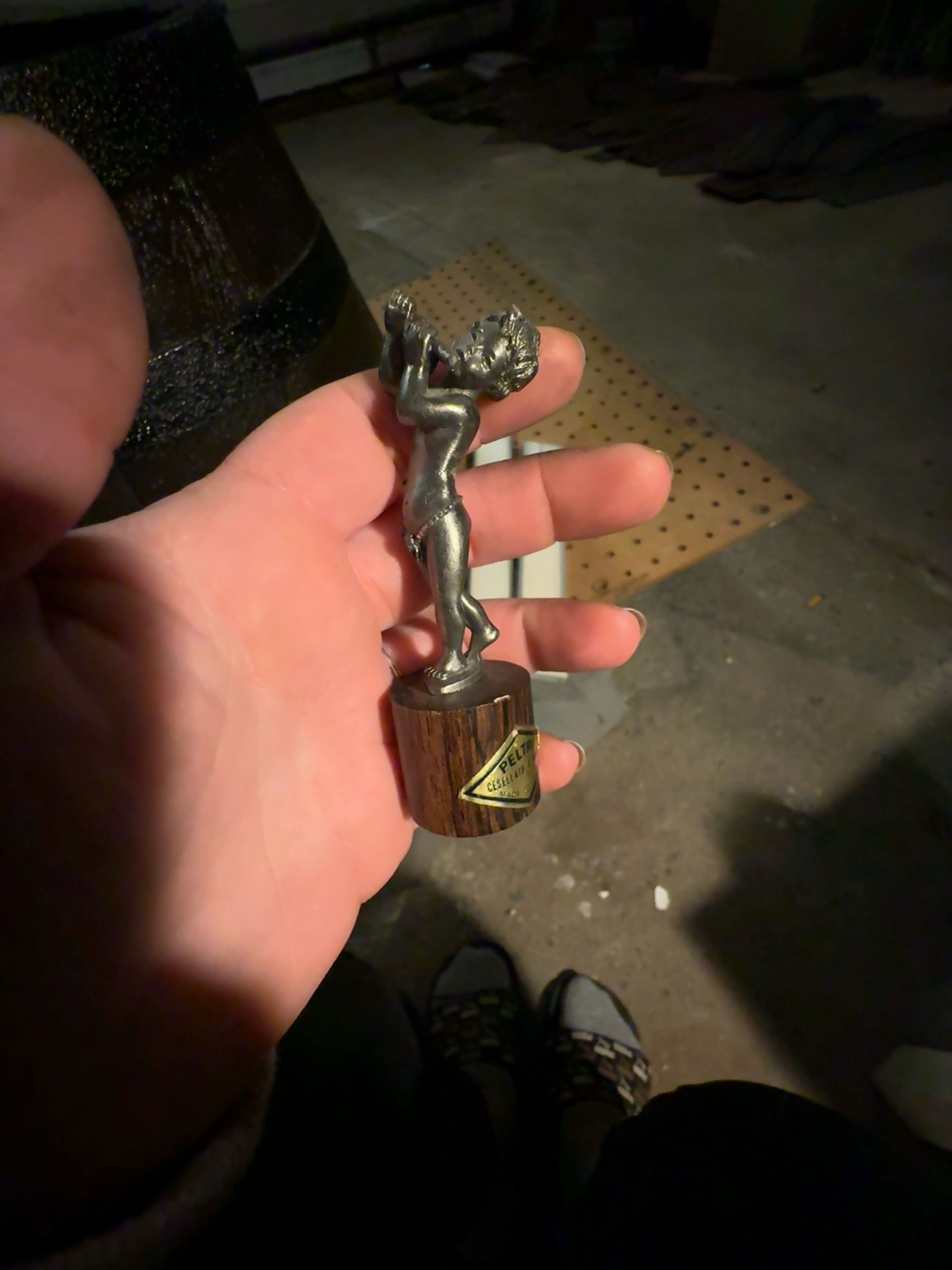 Vintage peltro cesellato a mano Pewter Cherub Musician Figurine made in Italy 
