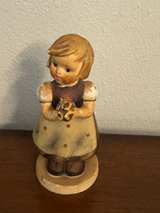 Goebel Hummel Figurine 'For Mother' #257 - Image 1