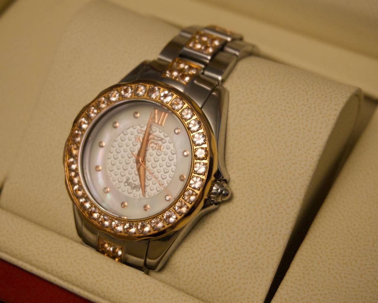 Invicta Angel Lady 16063 – “Angel Blush Hearts” Limited Edition
