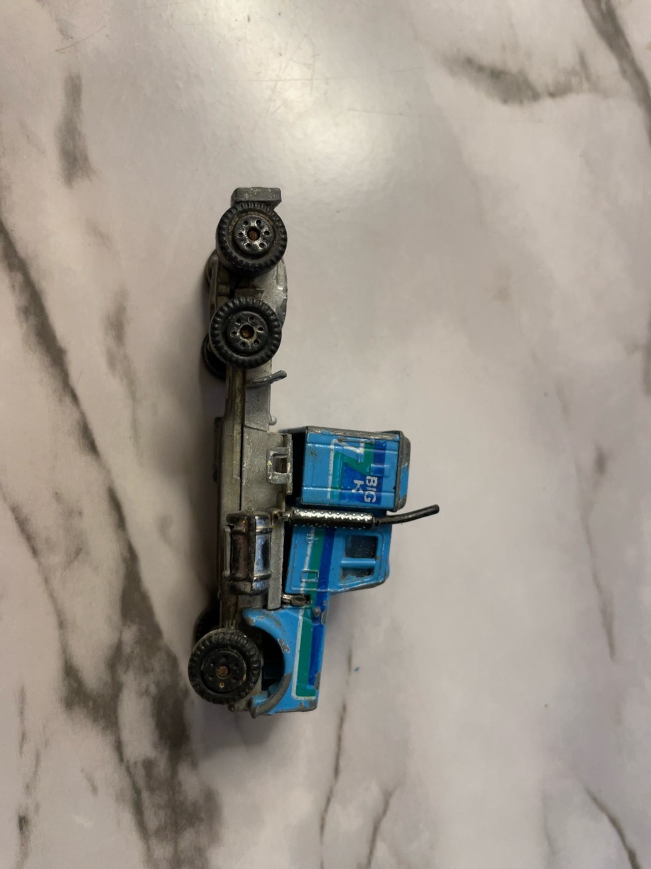Yat Ming Kenworth Big K Semi Truck Diecast Model – Blue