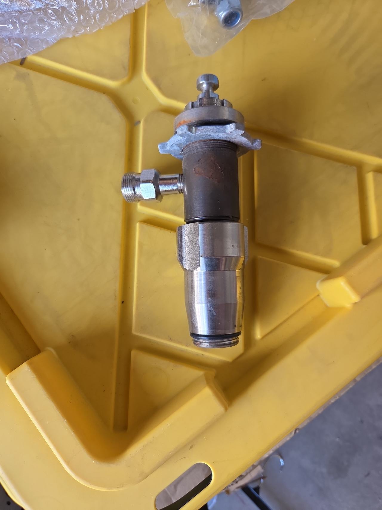 Cummins N14 Diesel Fuel Injector