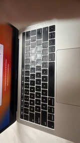 Apple MacBook Pro 13-inch Silver Laptop
Comes with carrying case and charger - Image 5