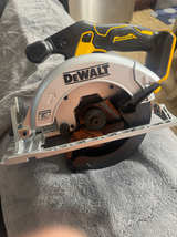 DeWalt DCS565 20V MAX 6-1/2 in. Brushless Cordless Circular Saw - Image 1