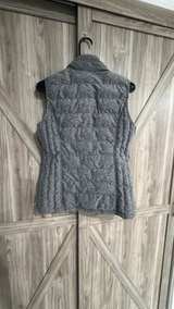 HeatKeep Women's Quilted Puffer Vest size Small Black/Grey - Image 3