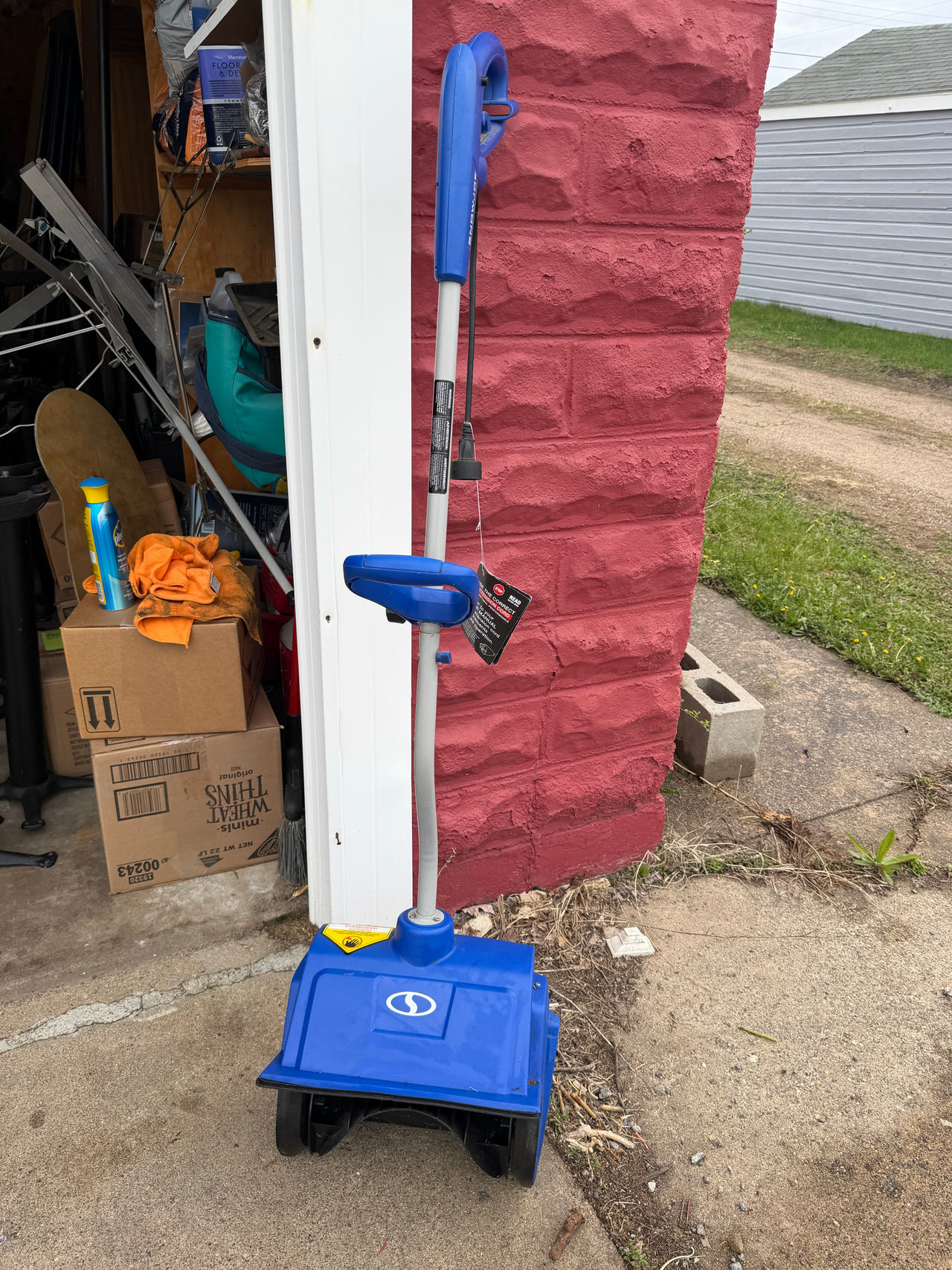 Snow Joe 323E Electric Snow Shovel