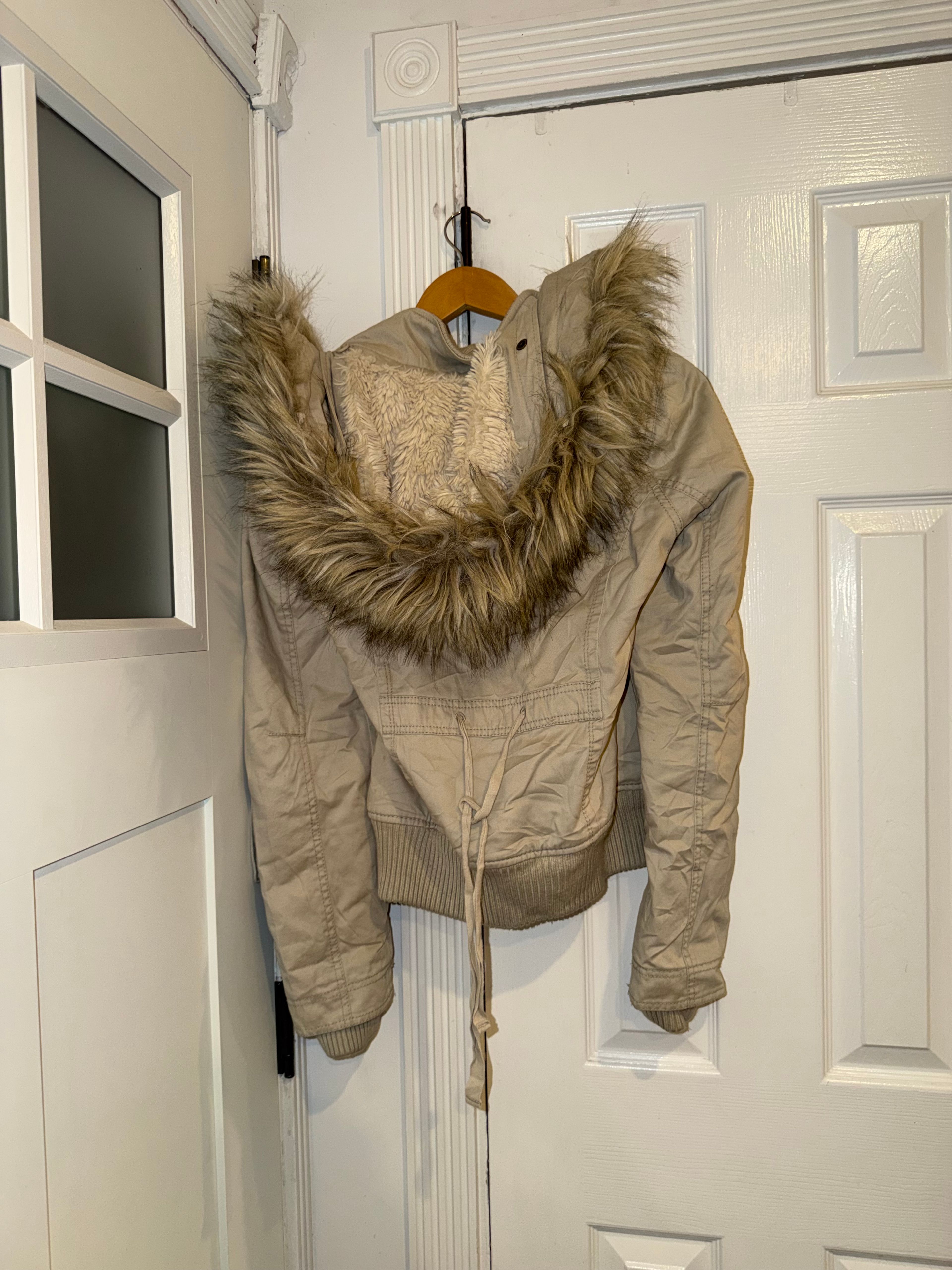 Hollister Beige Fur Lined Jacket Medium Y2K Women’s Ladies  - Image 3