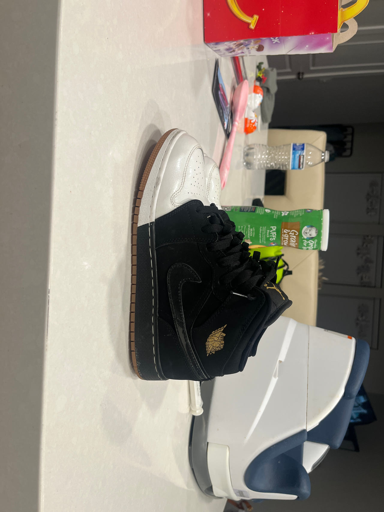 Air Jordan 1 Mid black white gold DS