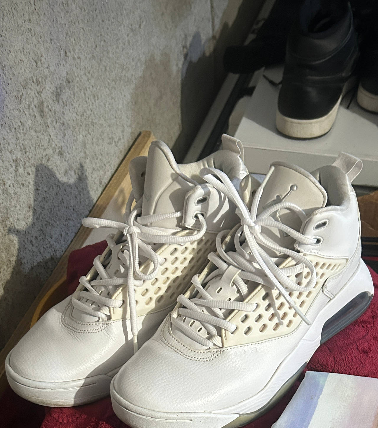 Jordan Max Aura 3 White Sail