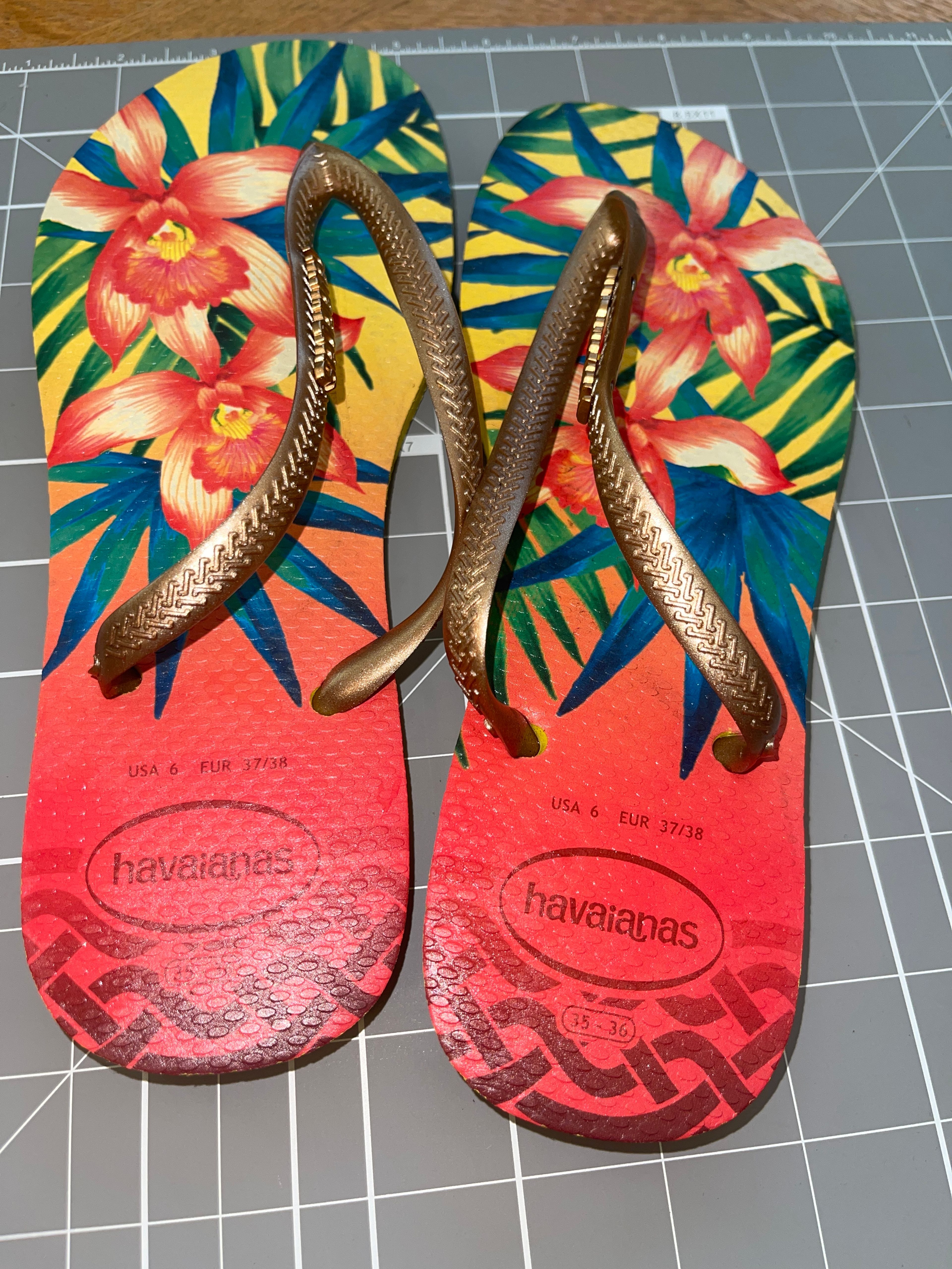 Havaianas Slim Tropical Flip Flops Size 6  - Image 2