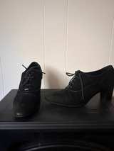 Tod’s Women's Black Suede Pointed Toe Pump - Image 2