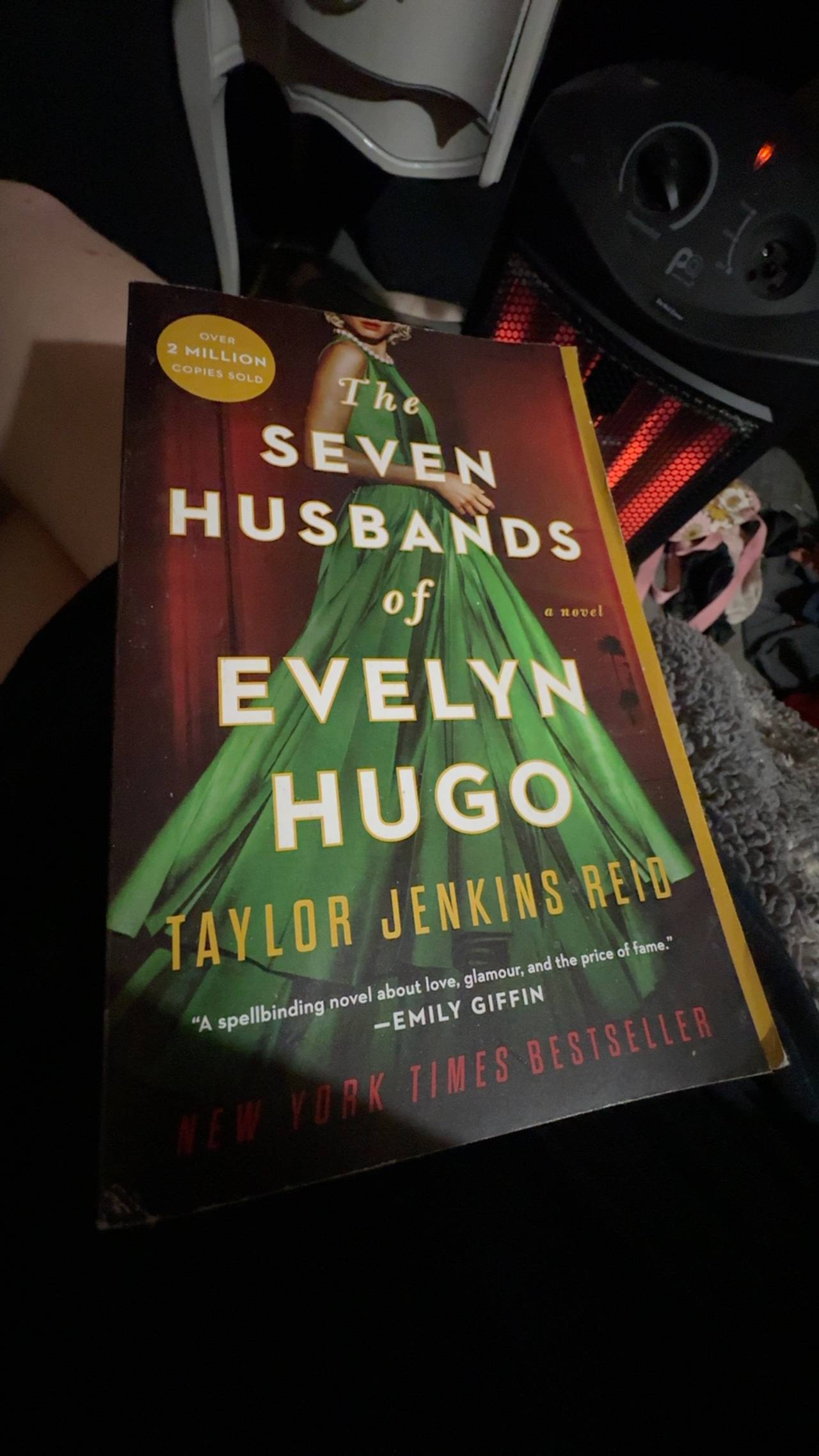 The Seven Husbands of Evelyn Hugo Paperback