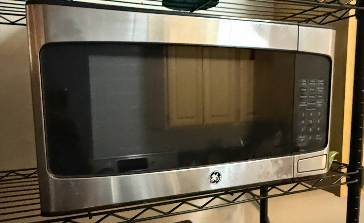 GE  Microwave Oven
