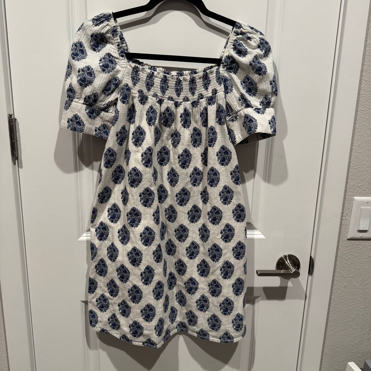 Jcrew Puff Sleeve Smocked Dress XXS white with blue floral print
