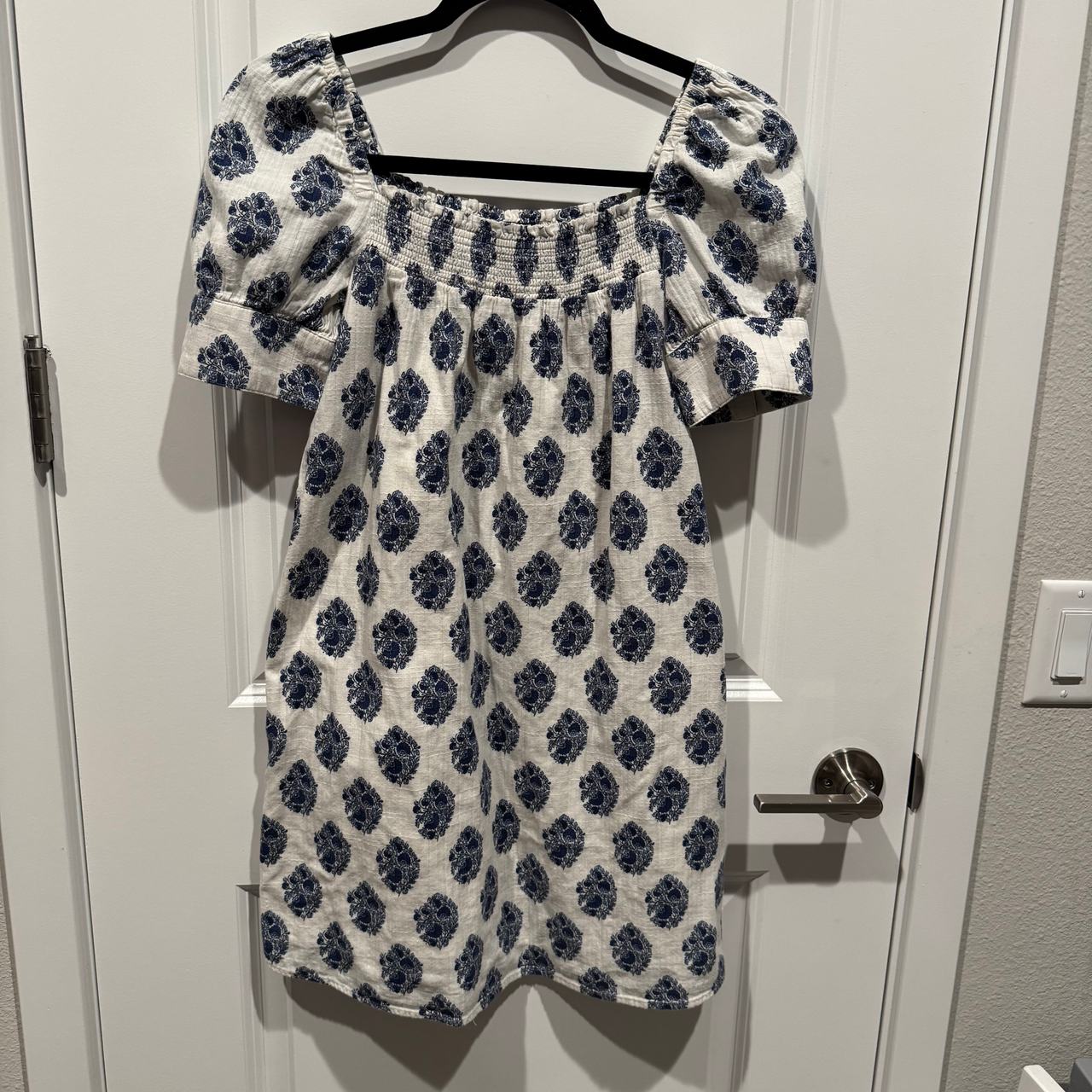 Jcrew Puff Sleeve Smocked Dress XXS white with blue floral print