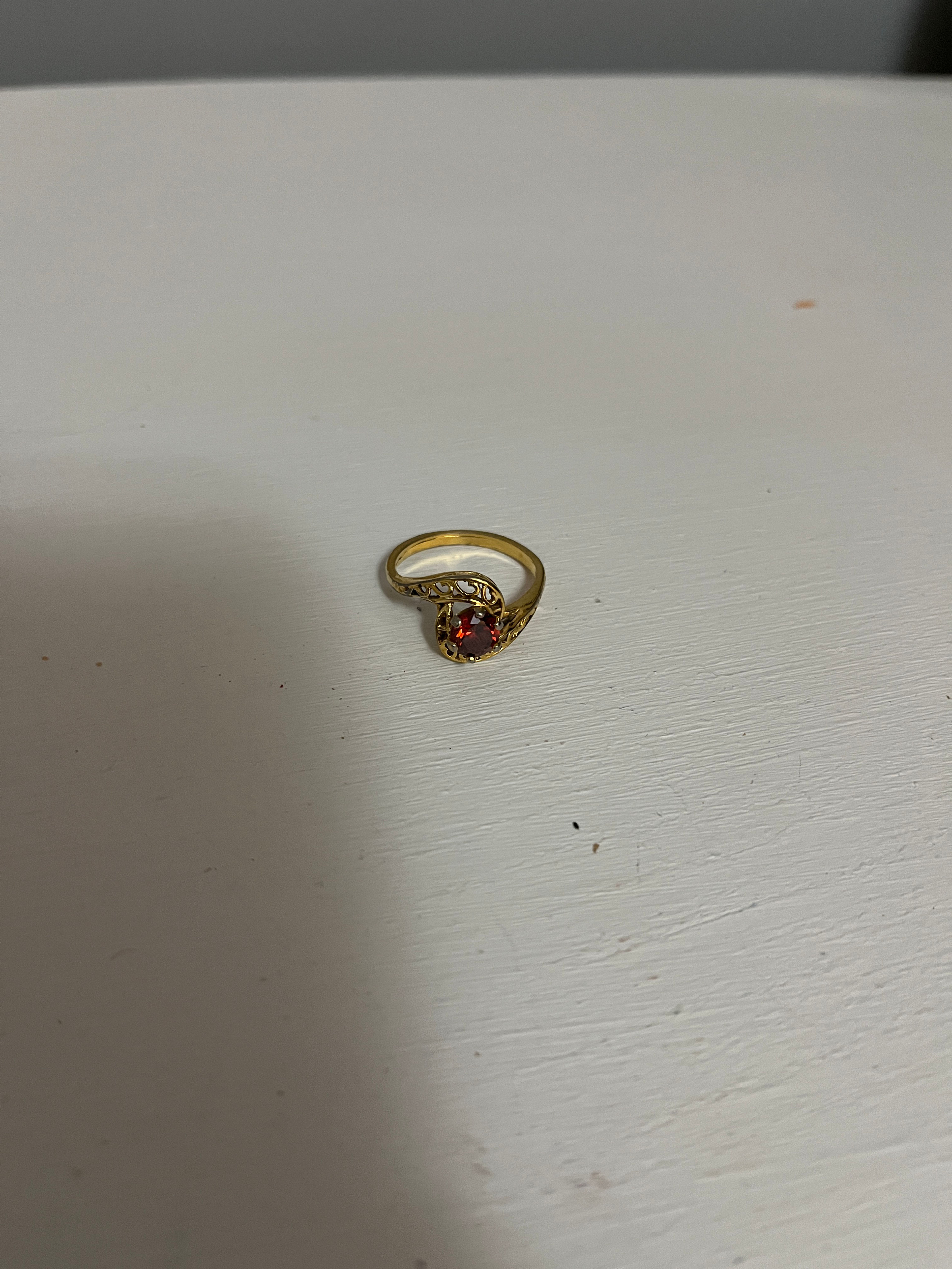 Vintage Gold Filigree Red Stone Ring
