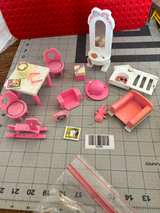 Barbie Sister KELLY bedroom playroom furniture accessory pieces vtg 1990s  30068 - Image 3