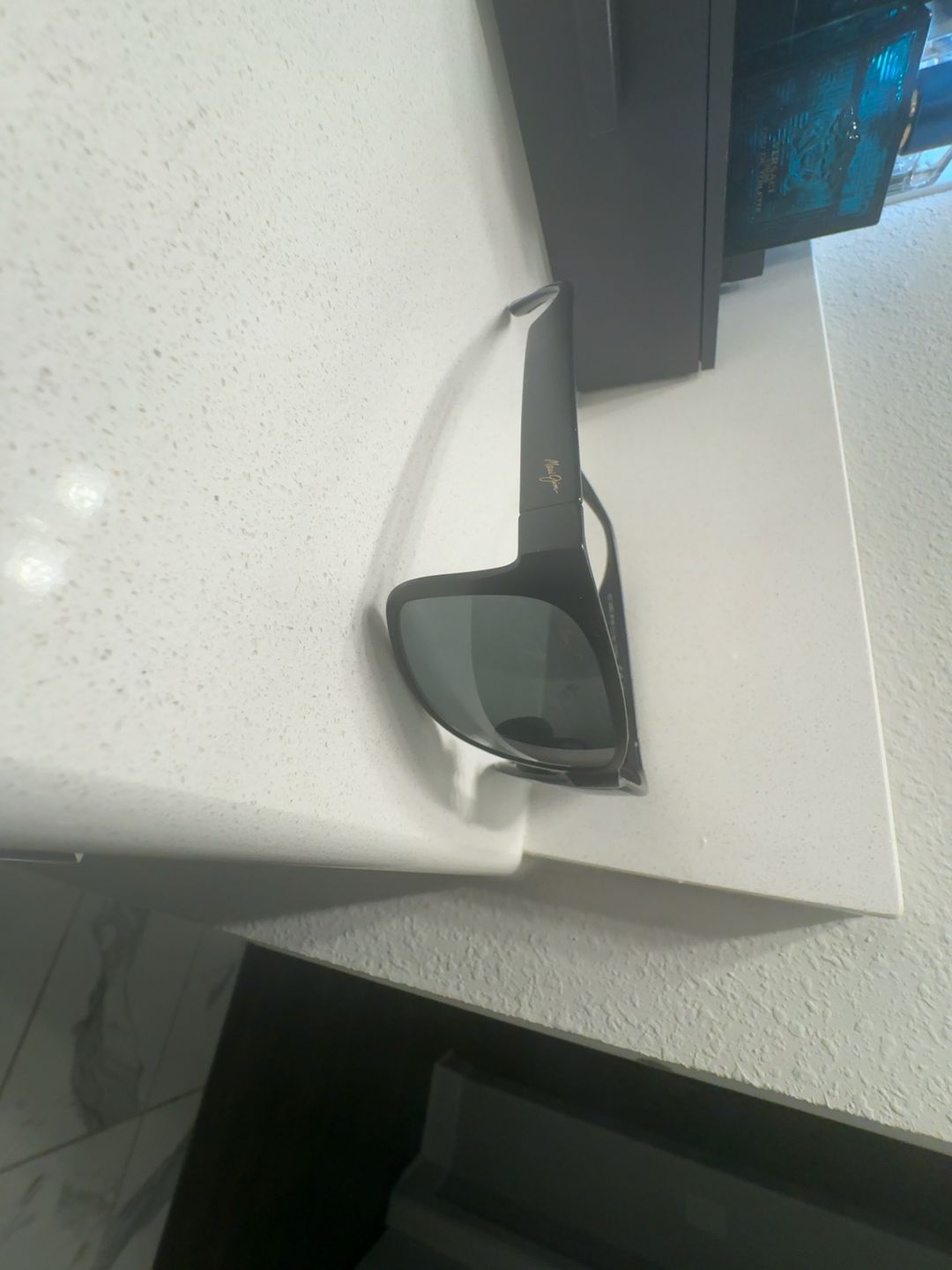 Maui Jim Sunglasses Black Frame Grey Lens. Model Red Sands