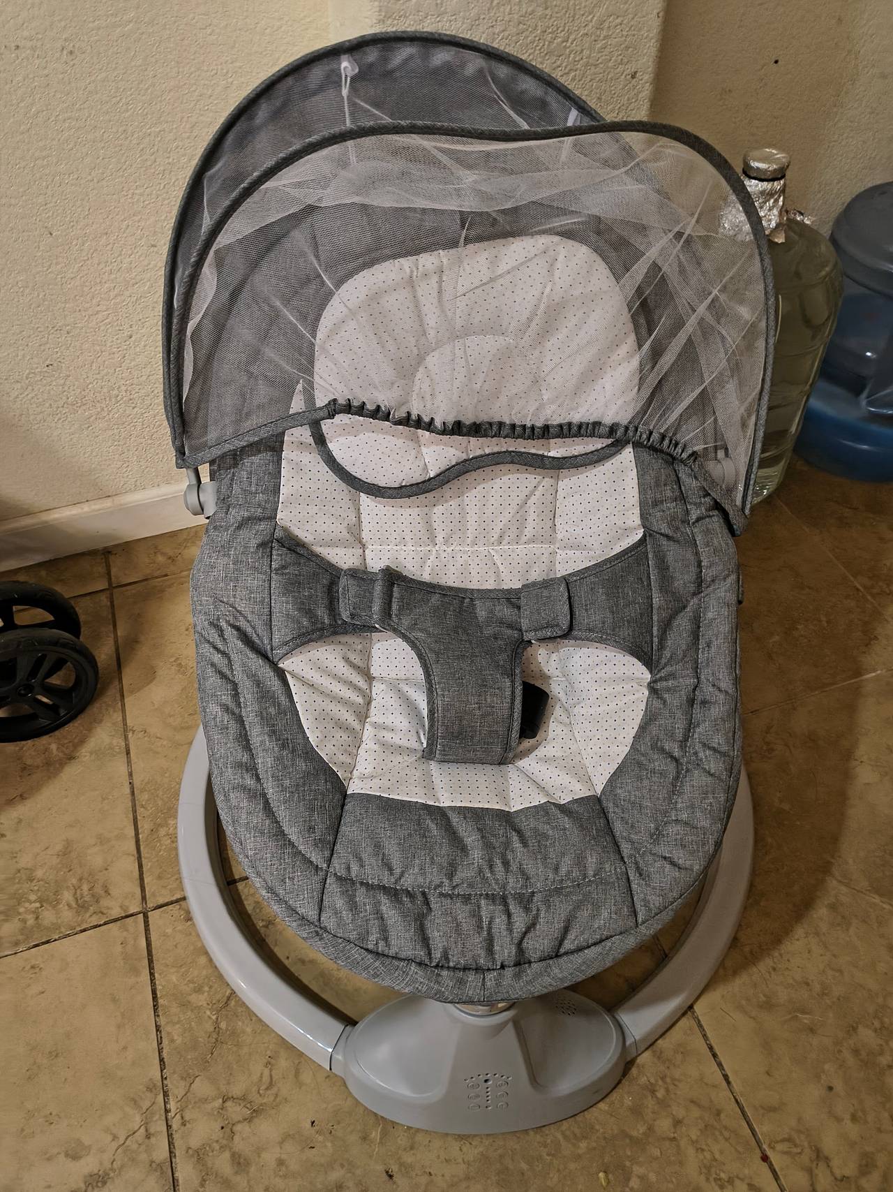 Munchkin Bluetooth Enabled Lightweight Baby Swing