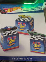 Hot Wheels Table Decorations 3-Piece Set with Plates and Napkins - Image 1