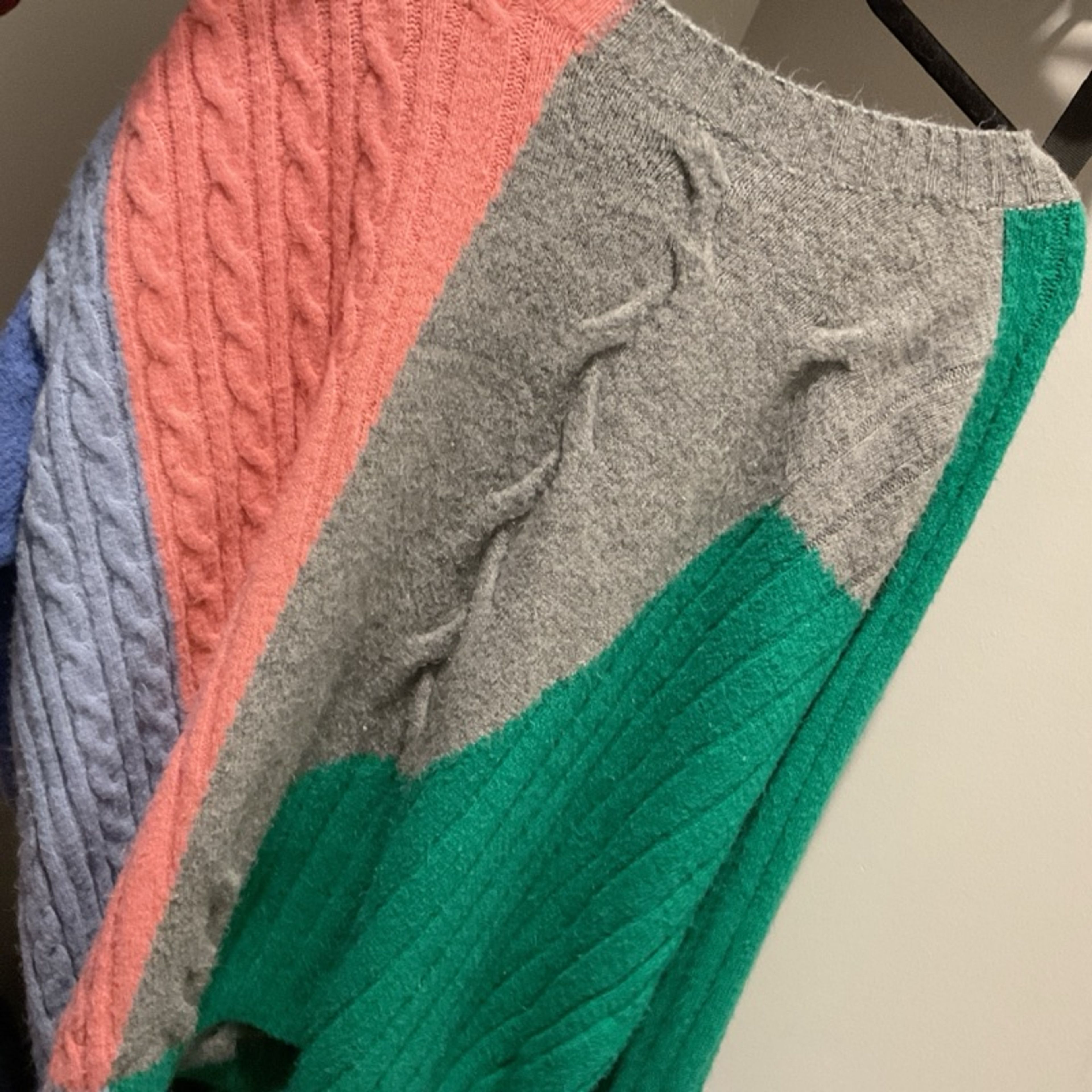 Bi-color V-neck Cable Knit Sweater
