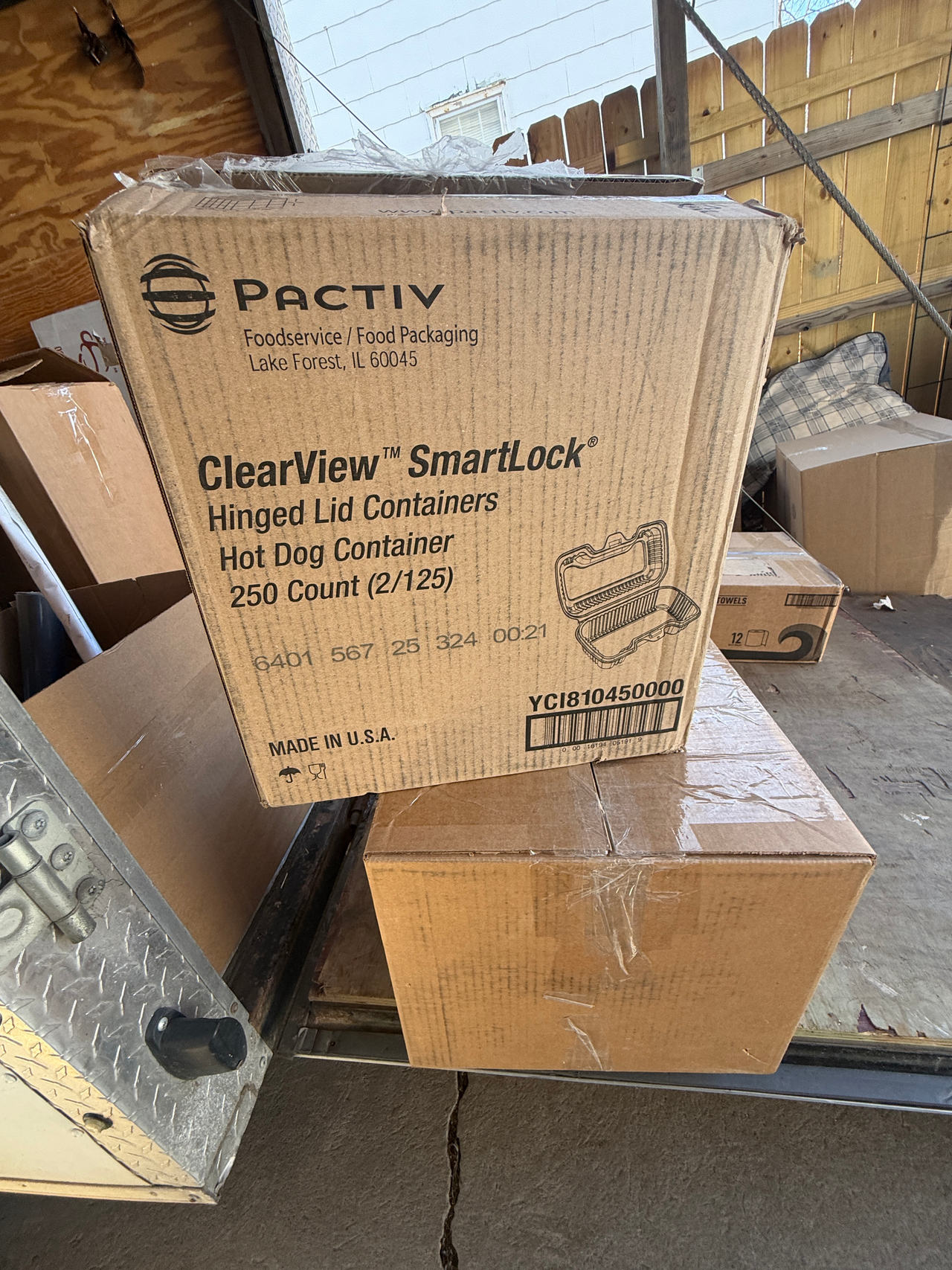 Pactiv ClearView SmartLock Hinged Lid Hot Dog Container 250 Count