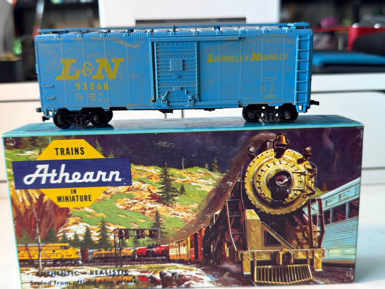 Athearn HO Scale Louisville & Nashville 40' Boxcar #92568