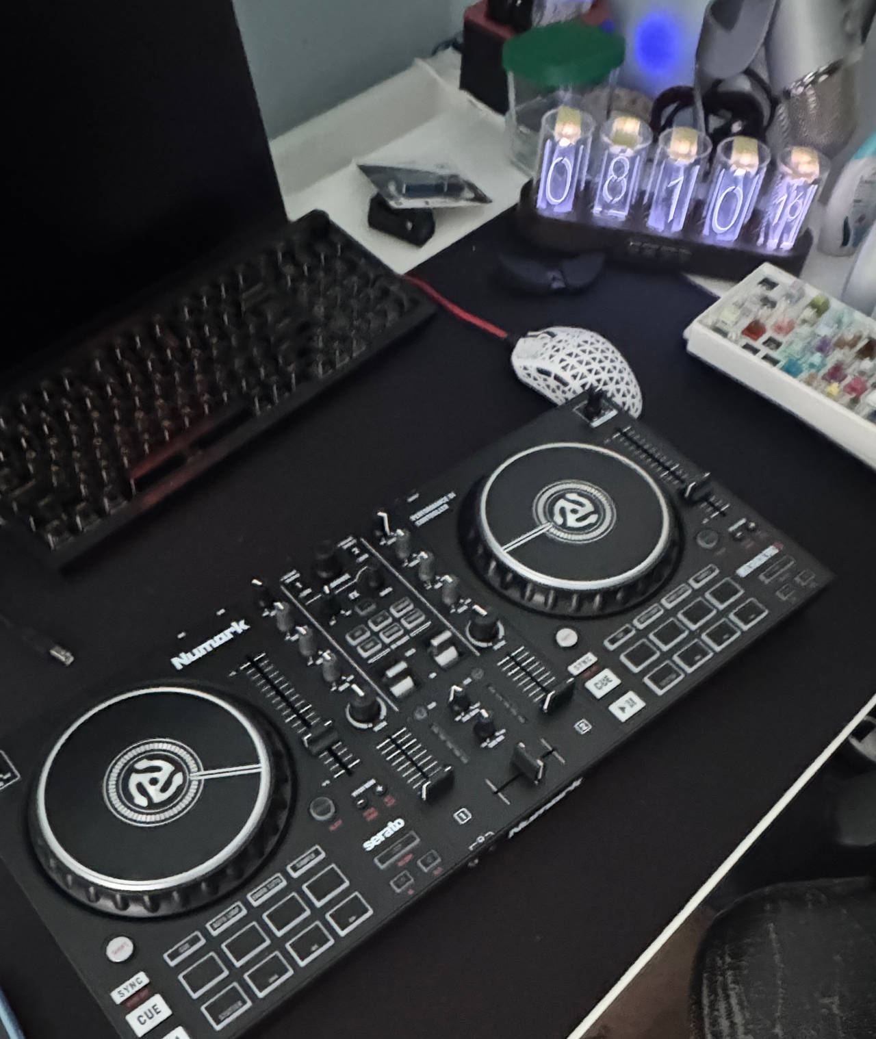 Numark Mixtrack Pro FX DJ Controller