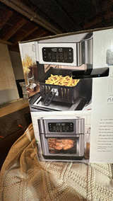 Sur La Table 13-Quart Multifunctional Air Fryer - Image 3