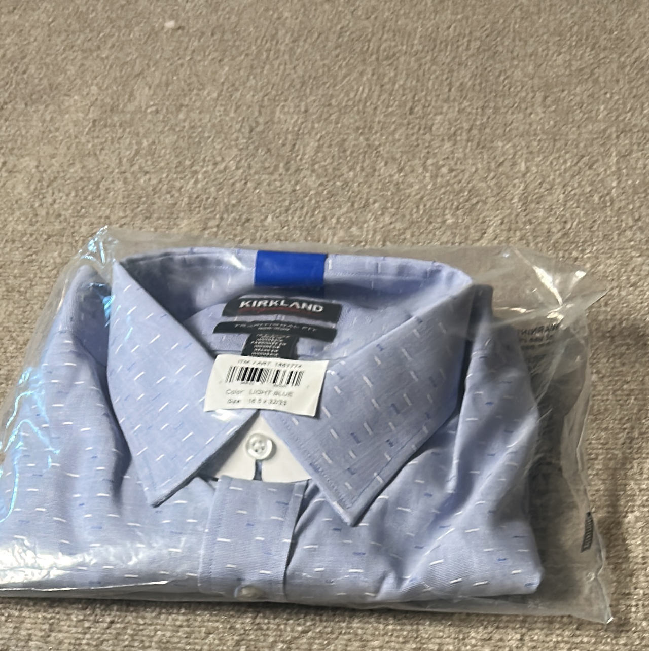 Kirkland Signature Men's Traditional Fit Non-Iron Dress Shirt