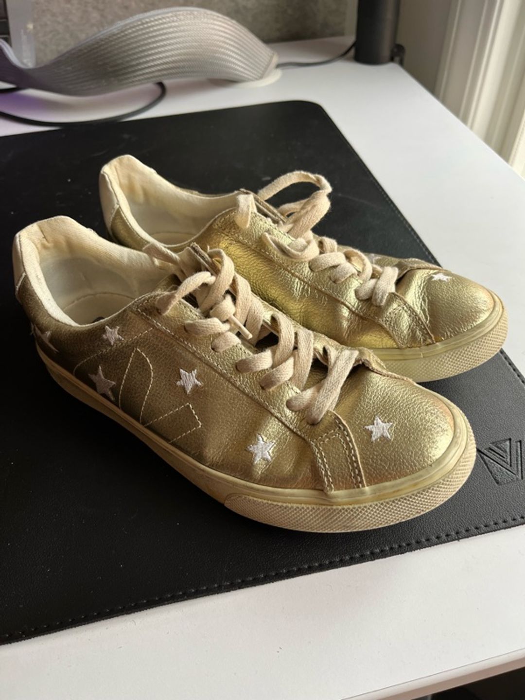 Madewell x Veja Esplar Low Sneakers Gold Star Leather
