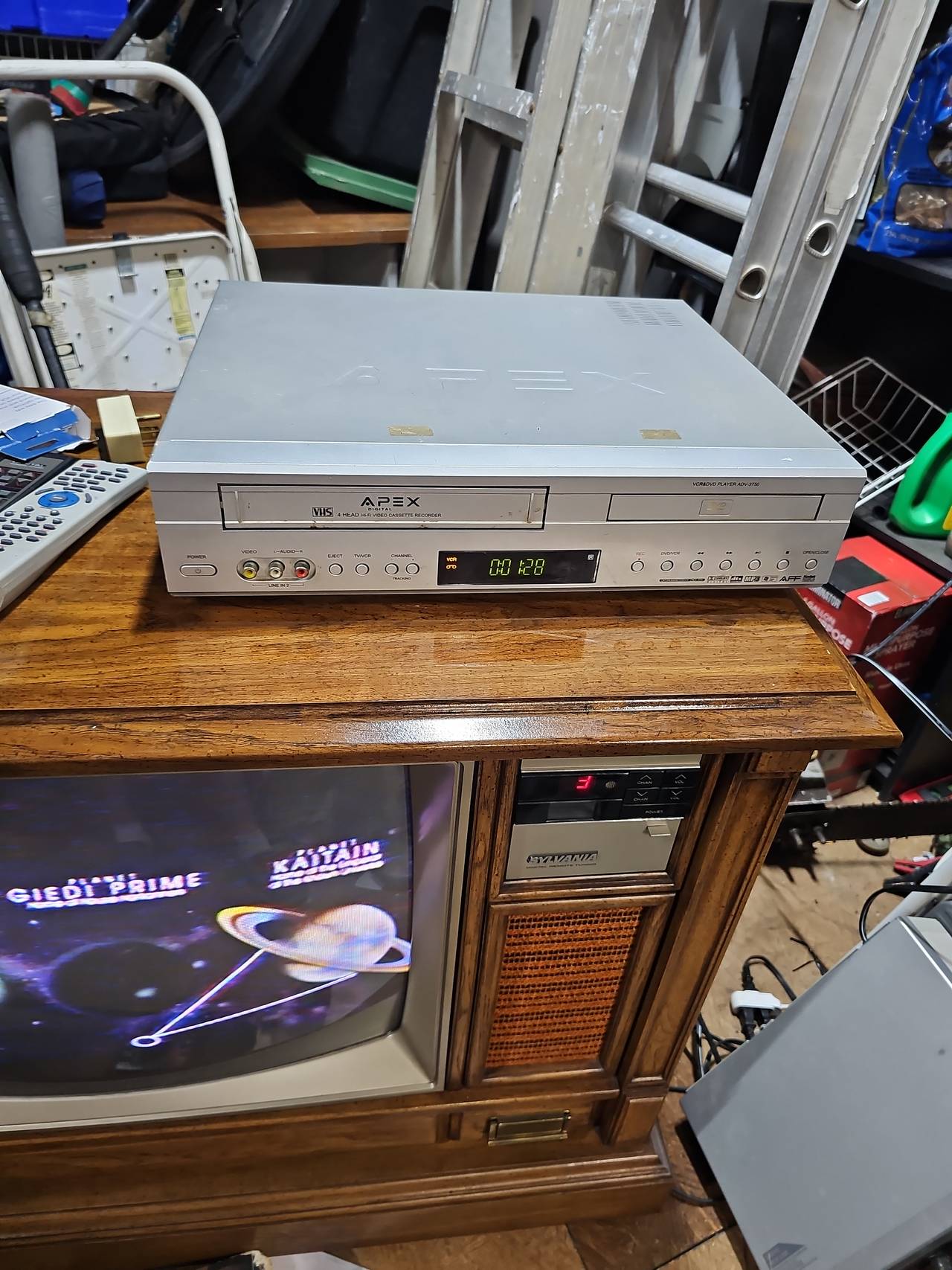 Apex Digital ADV-3750 DVD/VCR Combo Player