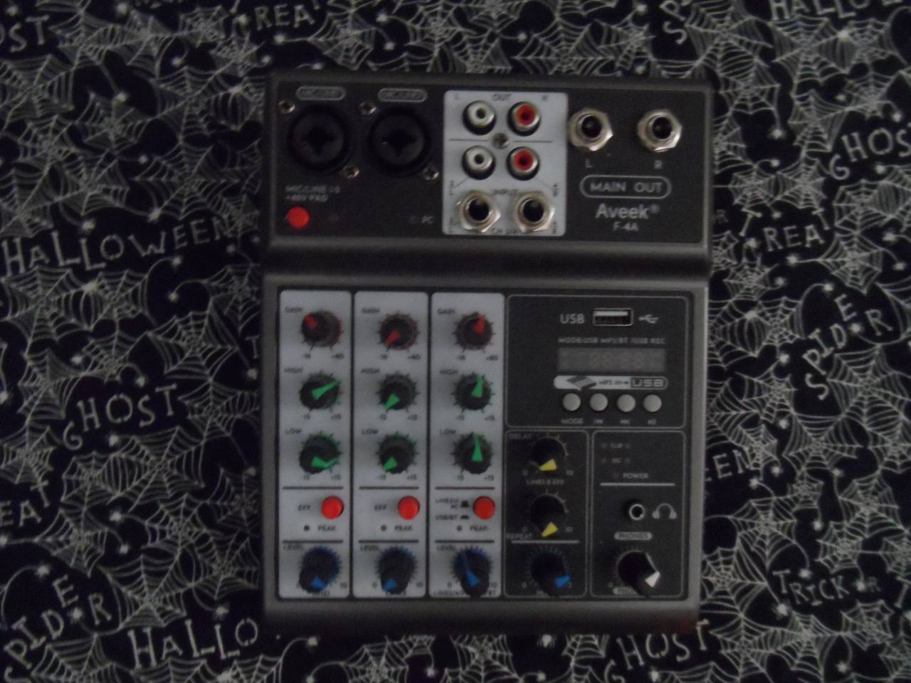 Aveek F-44 Audio Mixer