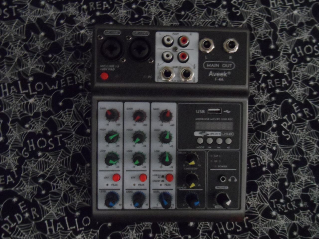 Aveek F-44 Audio Mixer