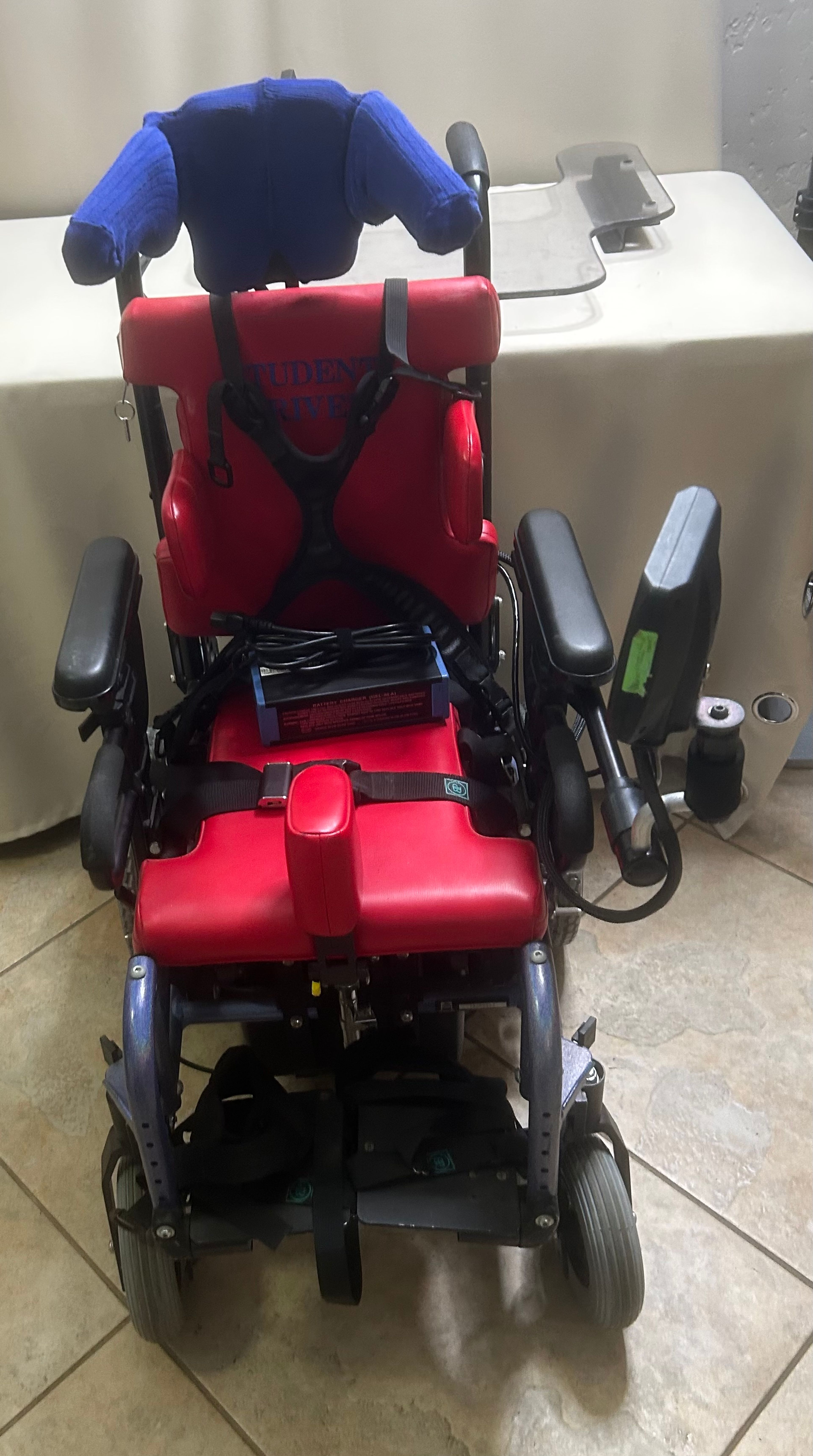 Quickie Z 500 Zero Gravity Adolescent Power Wheelchair - Image 4