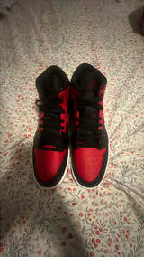 Air Jordan 1 Mid - Image 2