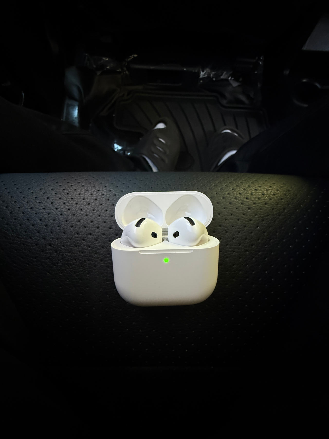 Apple AirPods Gen 4