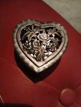 Vintage Heart Shaped Floral Trinket Box - Image 2