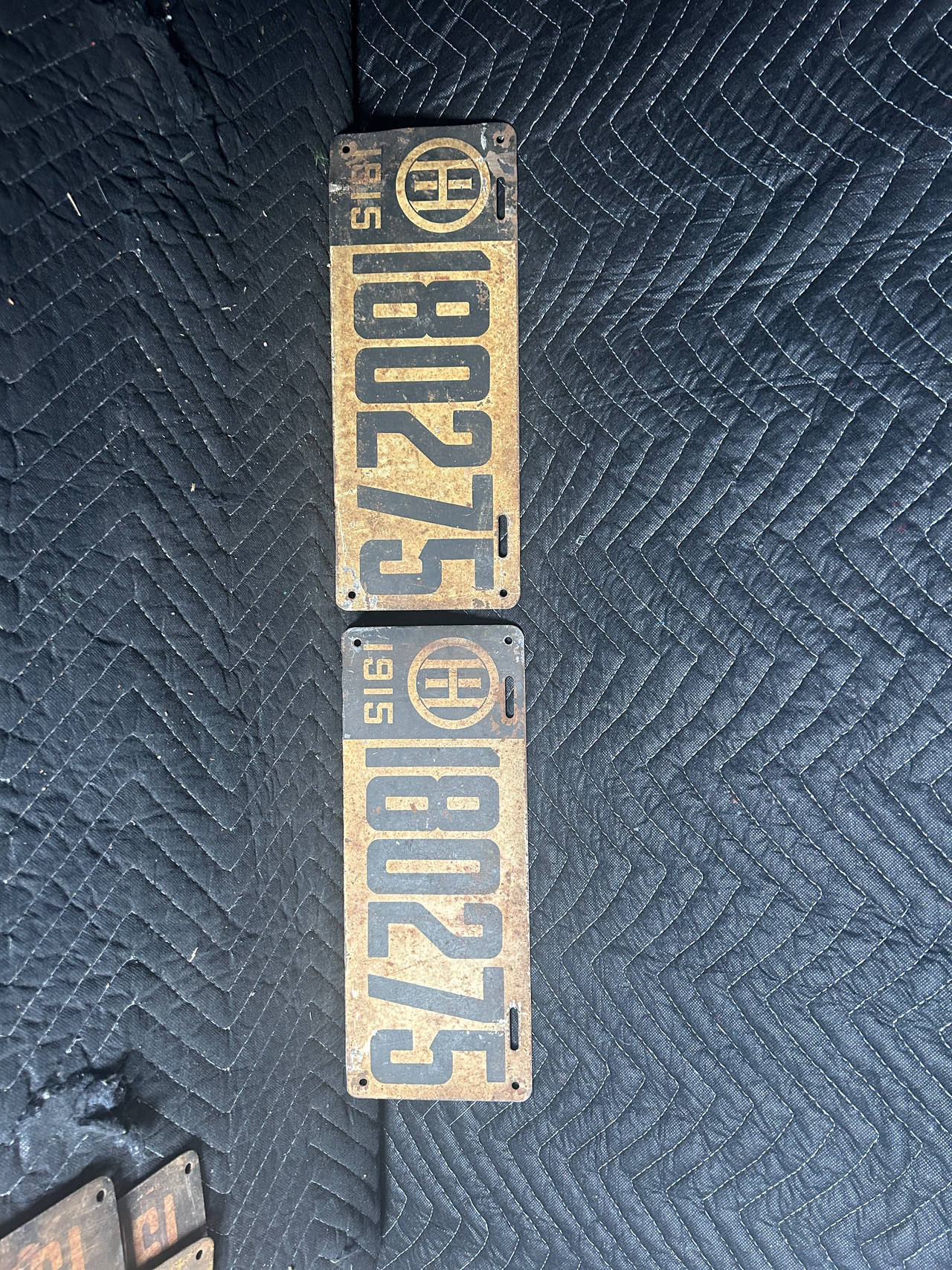 1915 Illinois License Plate Pair