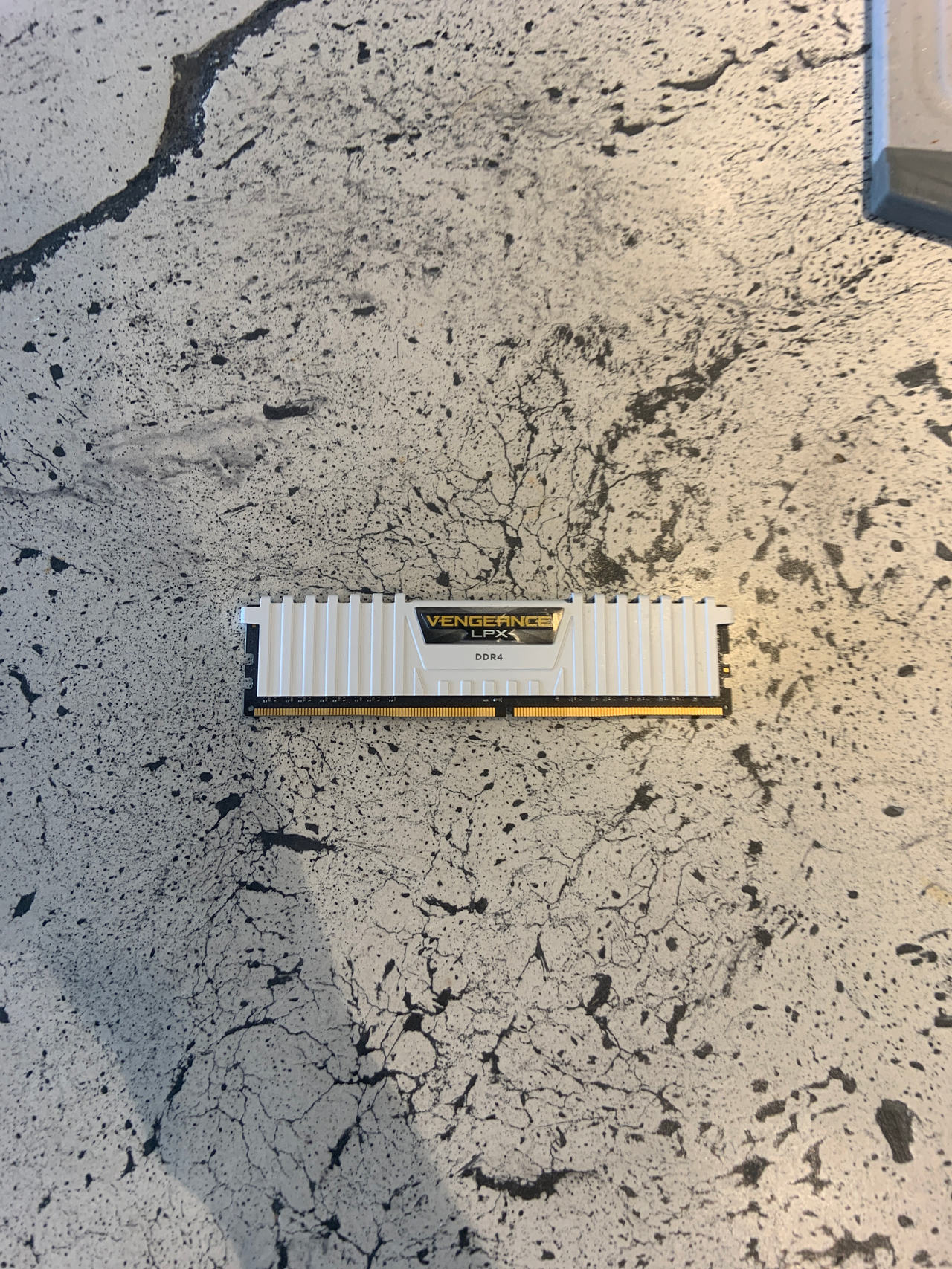 Corsair Vengeance LPX DDR4 RAM (Single 8g)