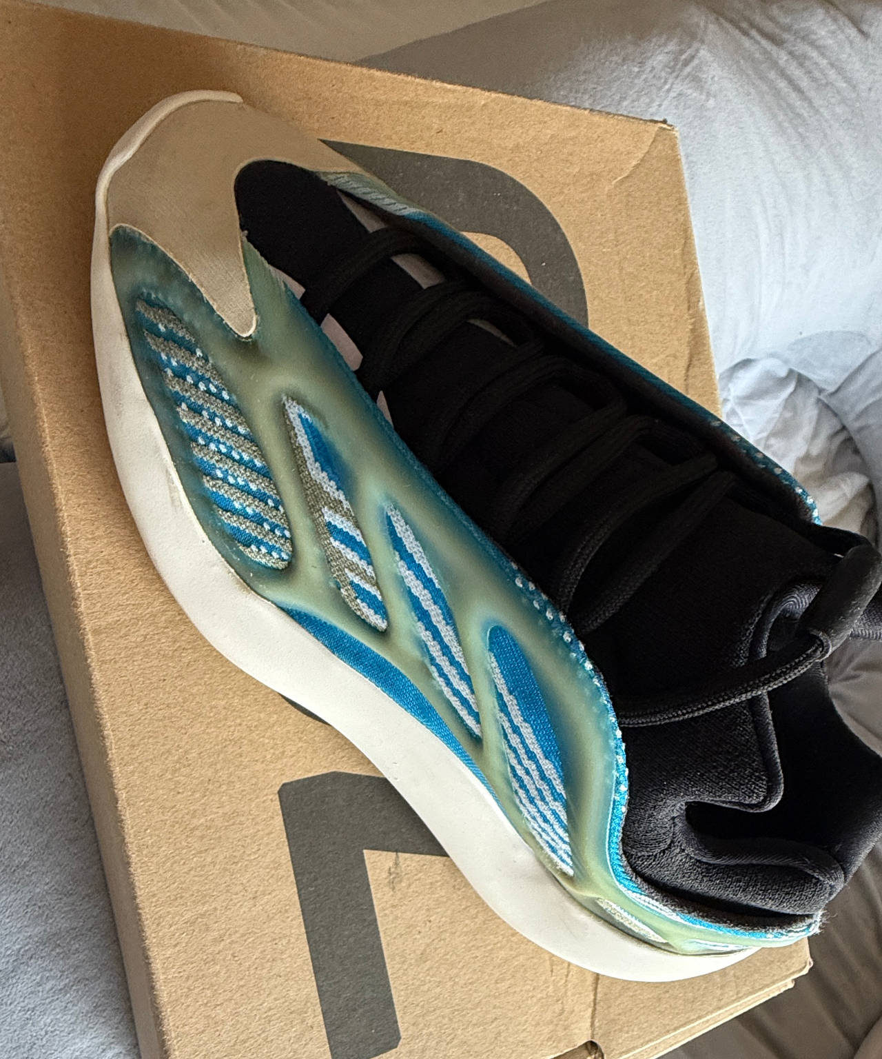 adidas Yeezy 700 V3 Arzareth