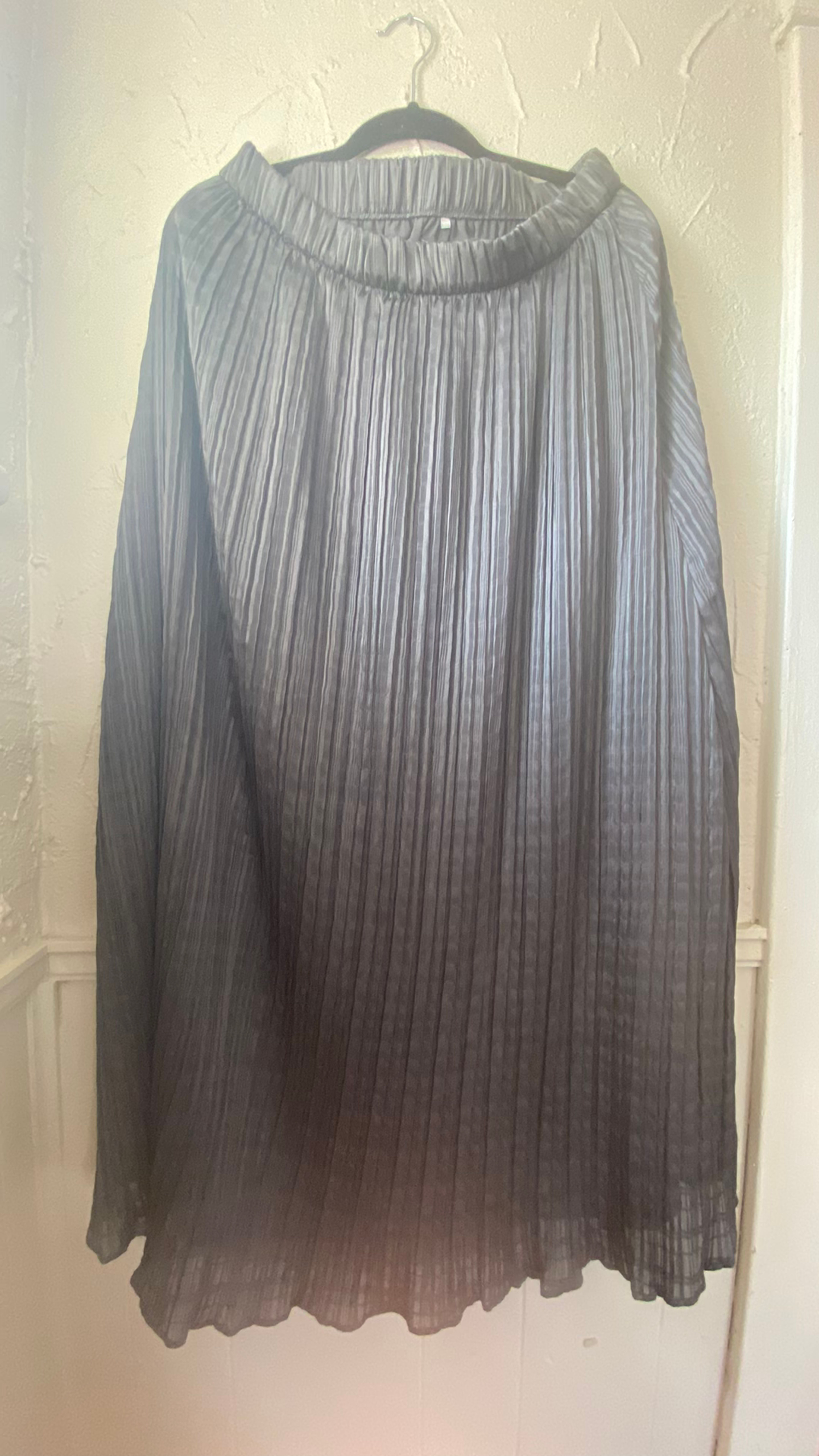 Classic Zara Krinkle Pleated Skirt - Med-Large - Image 4