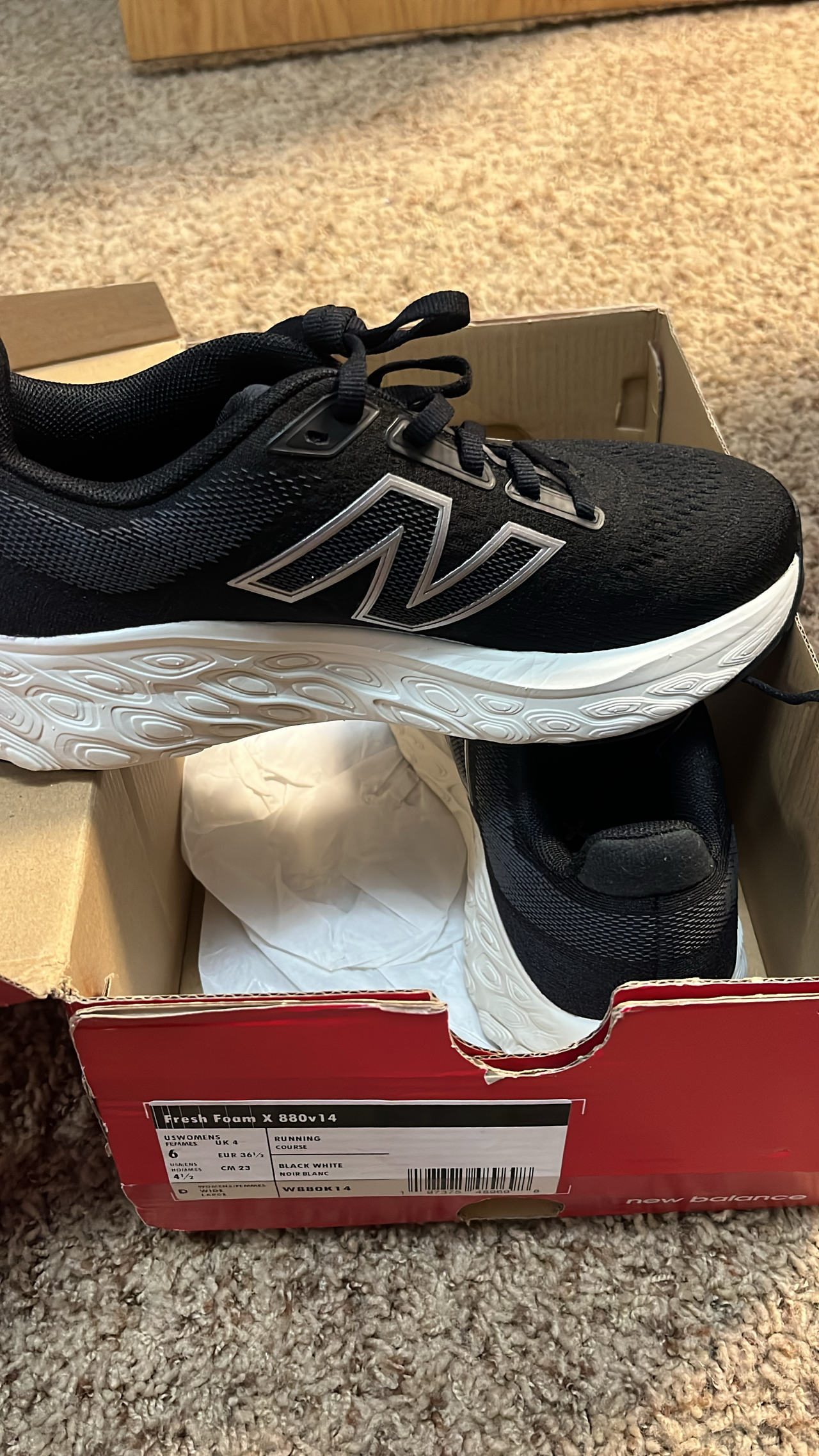 New Balance Fresh Foam X 880v14 Black White size 6 never worn have box