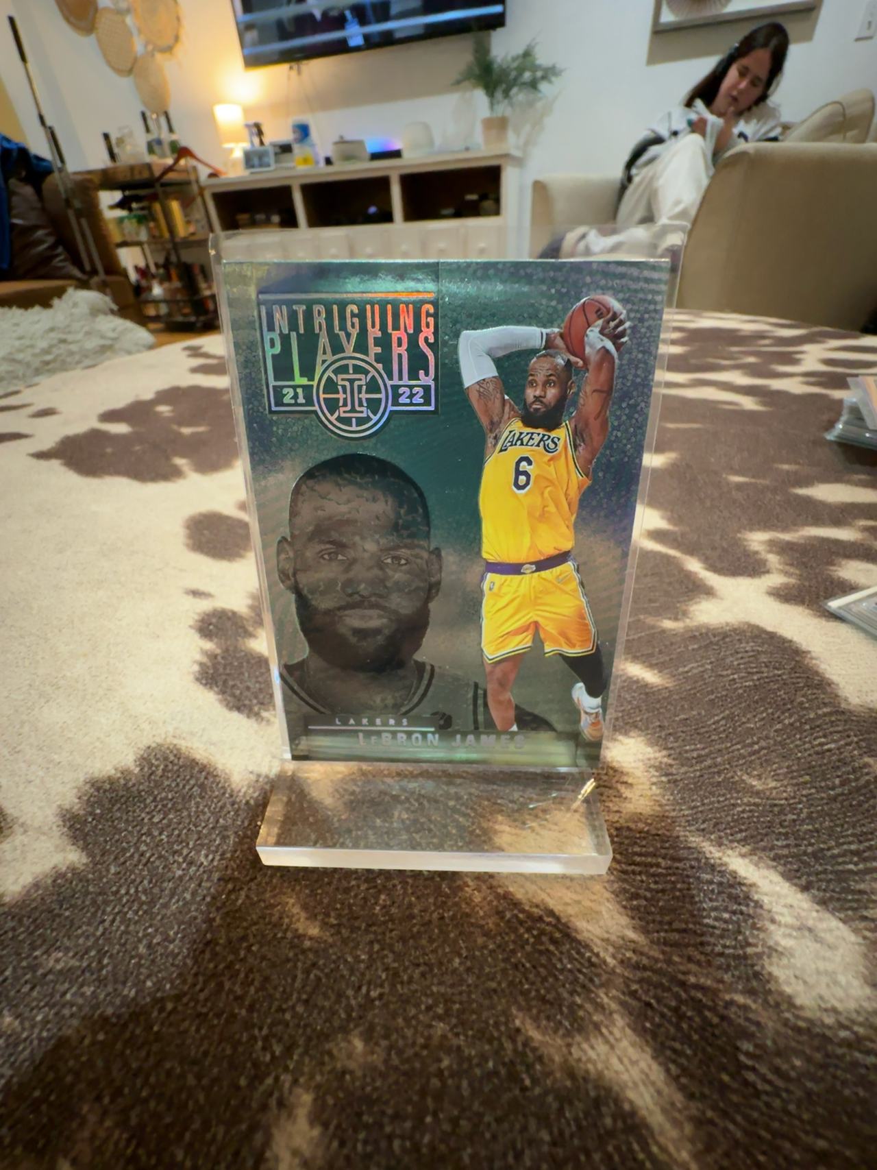 Panini LeBron James 2021-22 Illusions Intriguing Players Emerald Parallel #6
