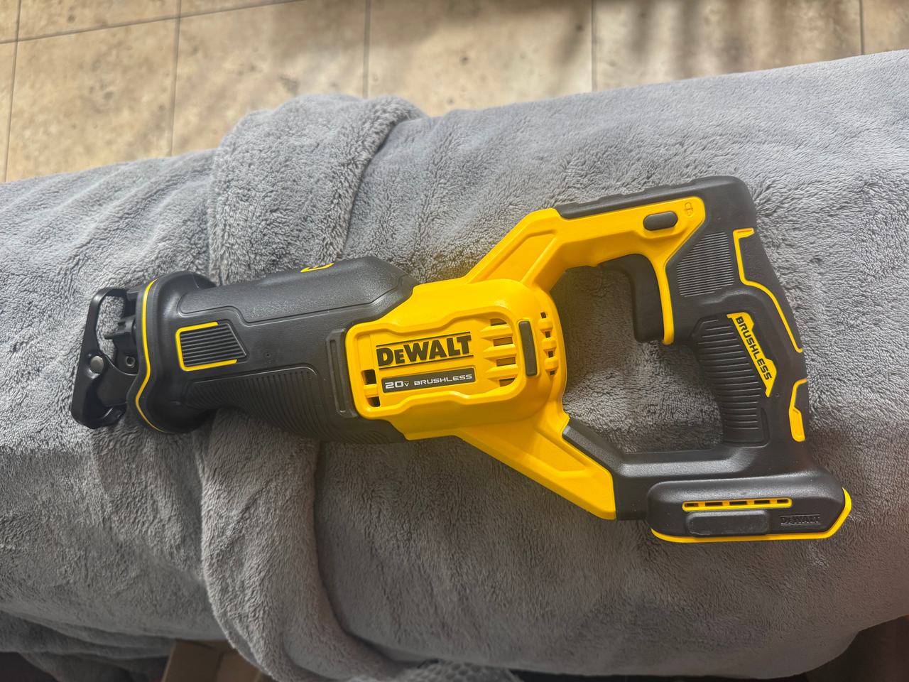 DeWalt DCS382B 20V MAX Brushless Reciprocating Saw